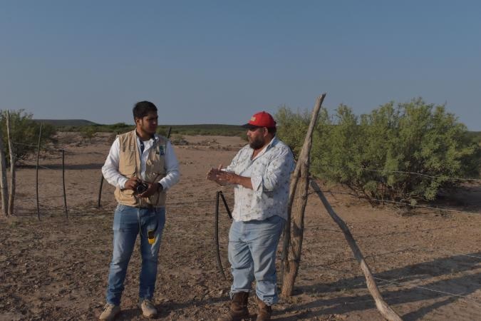 Trabajo colaborativo entre un técnico y un propietario local 