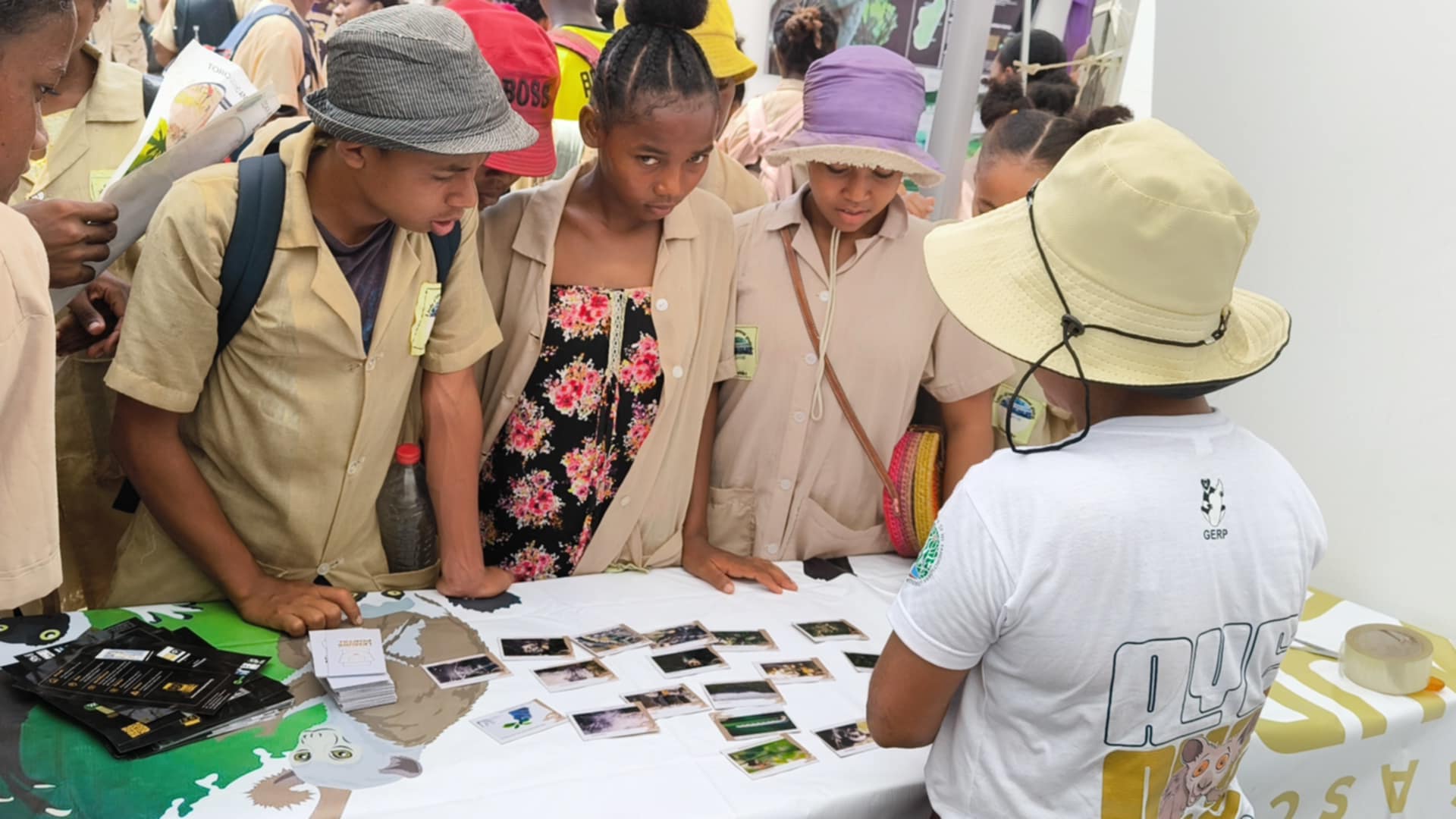 Lemur education game with students 