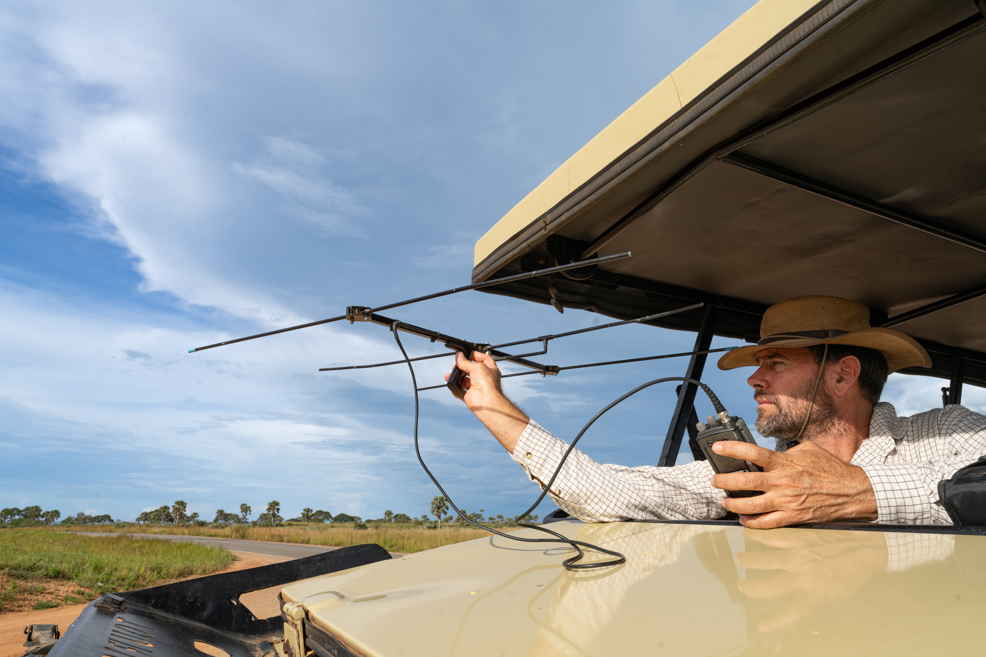 Tracking a vulture tag prototype with a VHF antenna in Uganda