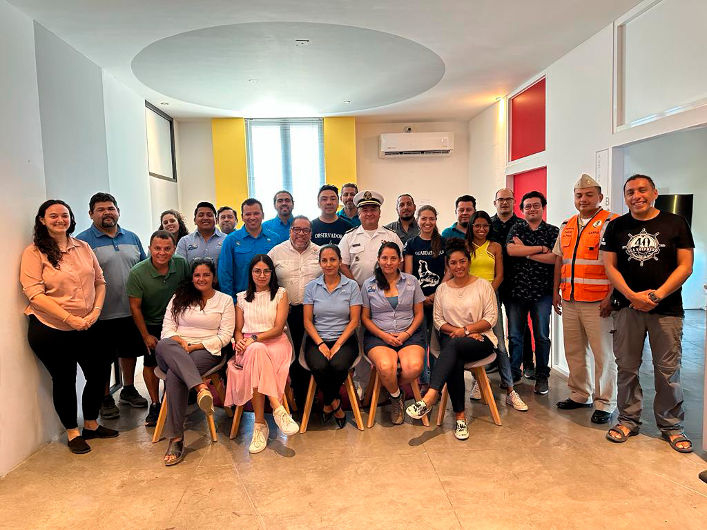 Foto grupal de CONANP, PNR, Global Fishing Watch, ONGs y Academia