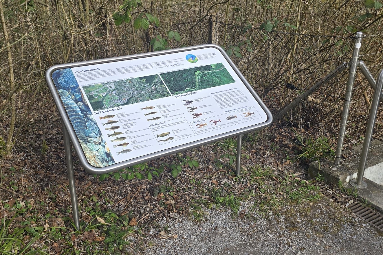 Information board on crayfish as part of the exhibition on the topic of water habitats