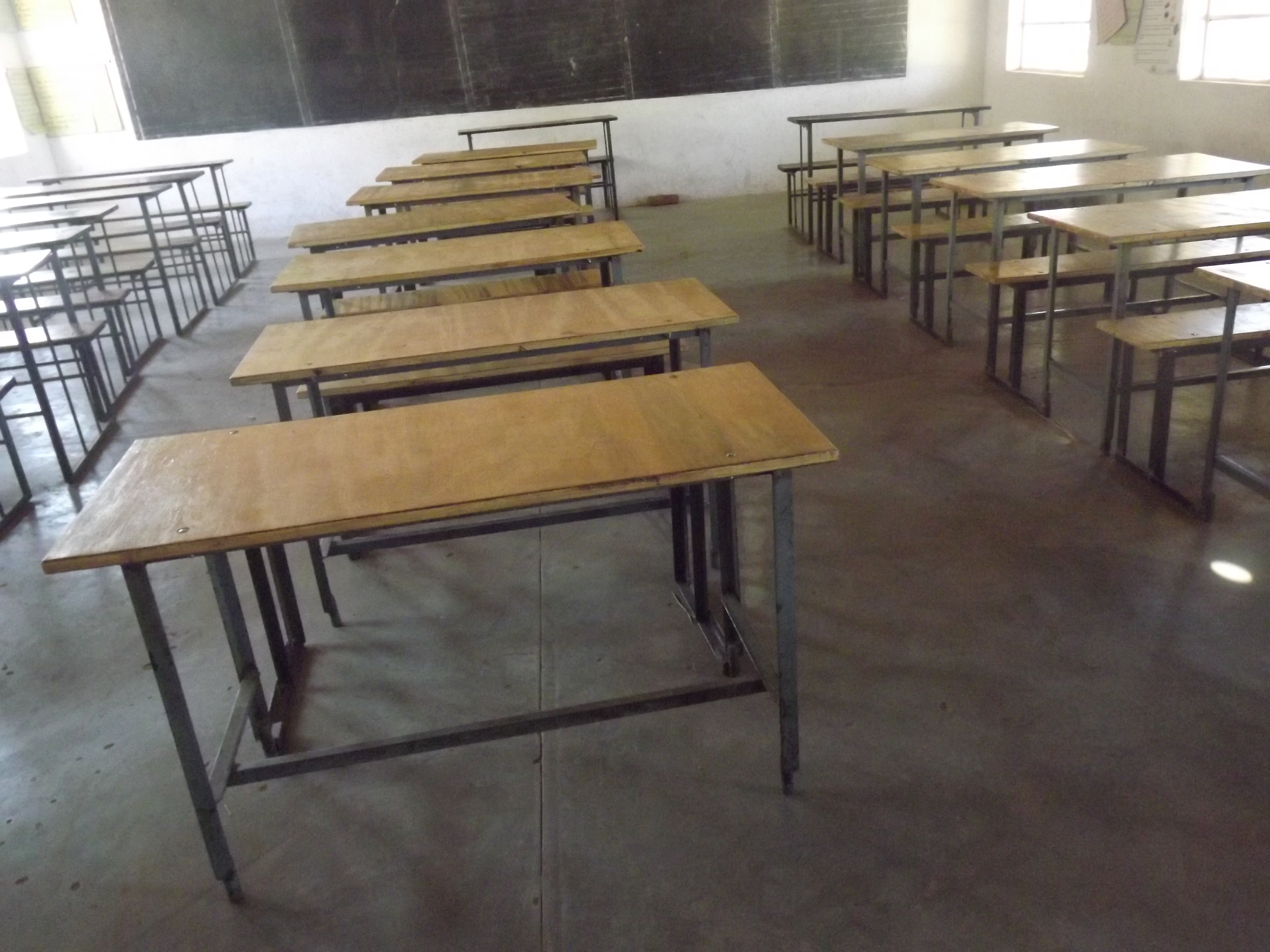 Fourniture de nouveau mobilier aux écoles 2013