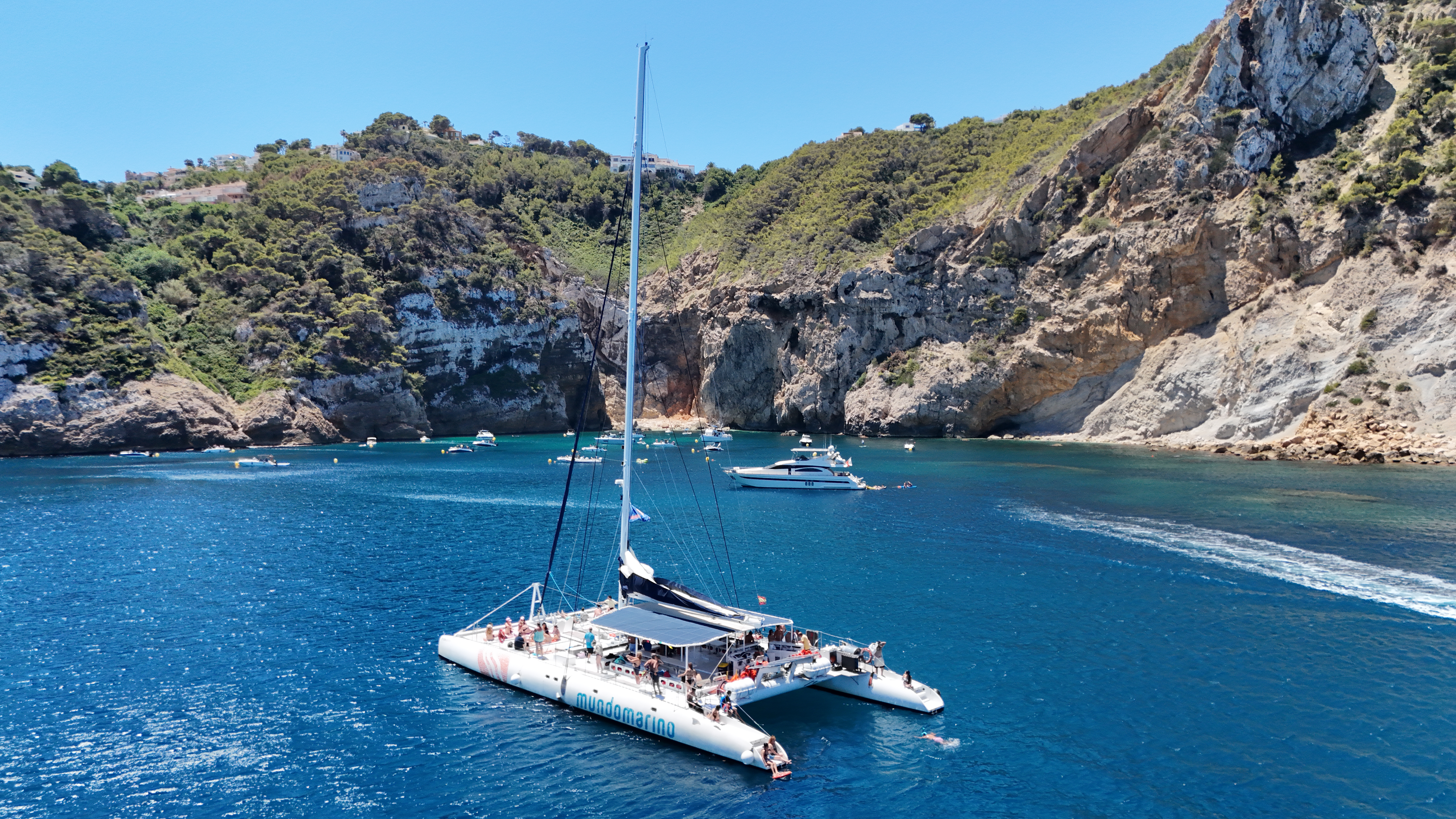 catamaran Mundo Marino 