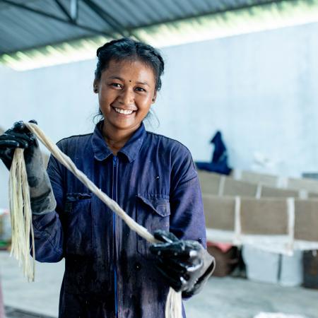 Kalpana à la fabrique de fibres