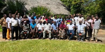 Ulusal ve 5 İlçe Mangrov Yönetim Komiteleri üyeleri Malindi'deki Kilili Baharini Otel'de liderlik duyarlılaştırma çalıştayı sırasında