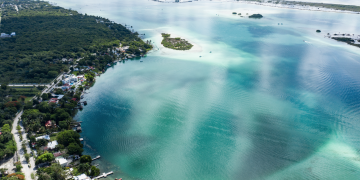 La laguna Bacalar es el motor tras la economia turistica de Bacalar