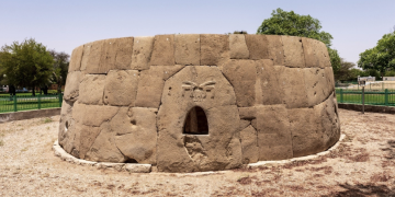 Hili Grand Tomb 