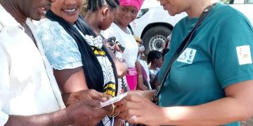 Distribution of fishermen cards in Ampasindava