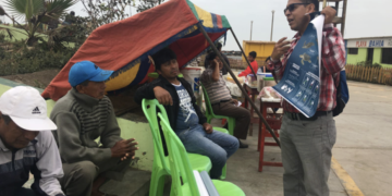 David Sarmiento compartiendo información