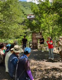 Visitor Services Using Sign Language KNPS
