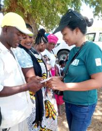 Distribution of fishermen cards in Ampasindava