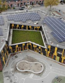 Solar panels on top of the St. Jozefschool in Oudwater Groenpand